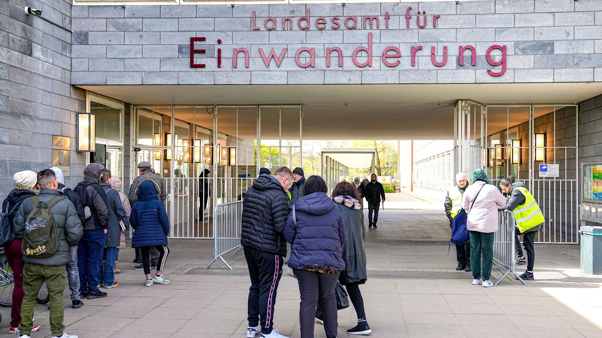 Einbürgerung in Berlin: Voraussetzungen, Ablauf, Unterlagen und Erfahrungsberichte